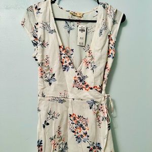 Hollister size small wrap dress